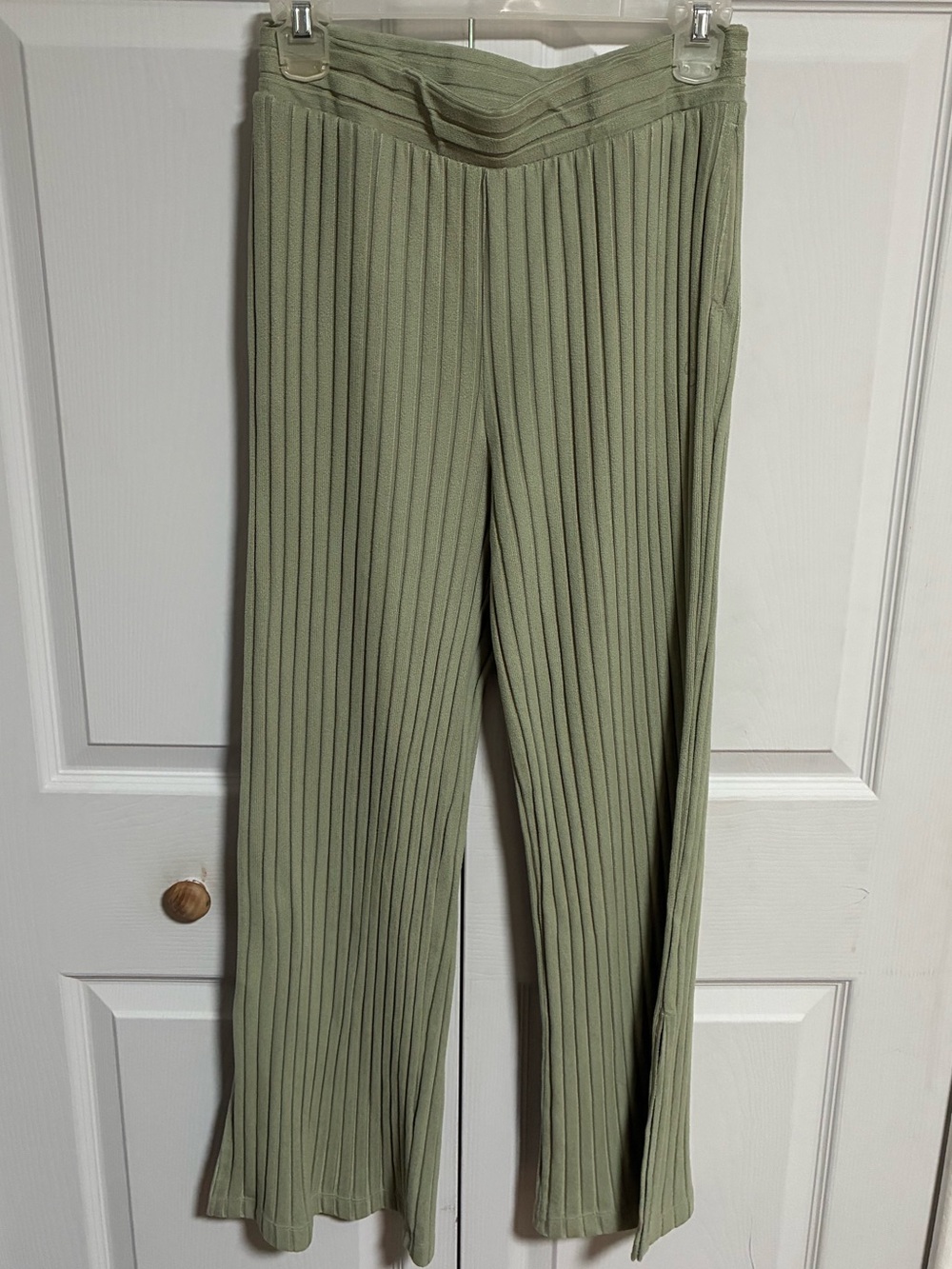 Secret Treasures Ribbed Wide-Leg Lounge Pants in Light Sage